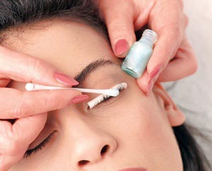 como-se-hace-la-permanente-de-pestañas