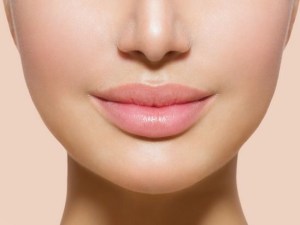 Piel Sedosa Piel y Labios Luminosos